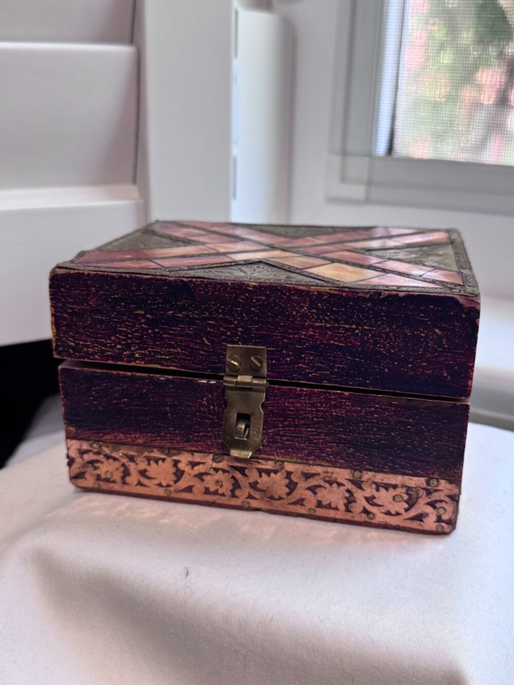 ✨📜 The Keepsake Chest – Vintage Handcrafted Wooden Treasure Box 📜✨